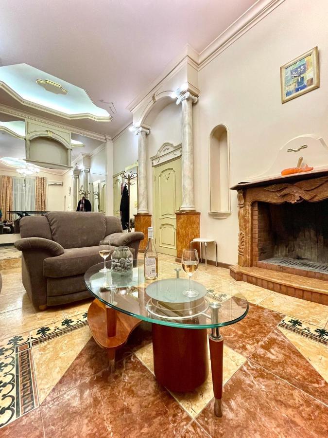 Great One Bed Right Near Opera House Lägenhet Kiev Exteriör bild